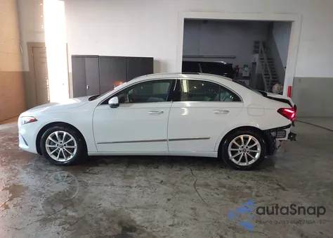 2020 Mercedes-Benz A 220 4Matic z USA, uszkodzony, nr VIN W1K3G4FB2LW043206